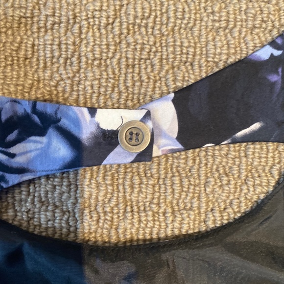 Mini Chica Floral Dress - Size Medium - Picture 6 of 6